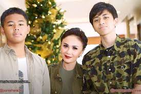 Newest best videos by rating. Menyontoh Yuni Shara Yang Pernah Memergoki Anak Nonton Film Porno Hindari 4 Kesalahan Yang Sering Dilakukan Orangtua Saat Anak Ketahuan Nonton Film Dewasa