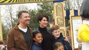 Lernen, sich auch mal hinten anzustellen. Abenteuer Grossfamilie Hardy Kruger Jr Mit Der Ganzen Familie Im Legoland Youtube