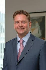 Many really good people (if still there) and great collaborative environment. Deutsche Bank Neues Fuhrungsduo Stolpert Aus Startblocken Wirtschaft Faz