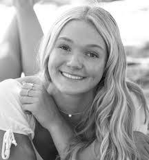 Leanna Heath's Instagram, Twitter & Facebook