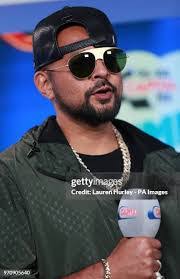 Shawn Jonas's Instagram, Twitter & Facebook