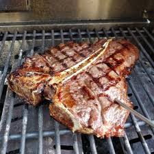 According to the usda, if the filet part gets bigger than 1.25 inches when measured parallel to the bone, then it is a porterhouse. T Bone Steak Vom Grill Hobby Griller De Rezepte Grillblog Tipps Tricks