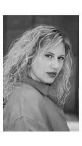 Throwback to the pre Elisabeth-Era where singing songs that didn’t revolve  around the Habsburgs was still a thing 😌, ., ., ., #latenightshennanigans  #throwback #singing #cover #vampire #oliviarodrigo