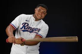 Desde nuestro paraíso, hasta el diamante de las Grandes Ligas, la historia  de Abimelec Ortiz es un relato de perseverancia, pasión y triunfo. Hoy,  celebramos a un hijo de esta tierra que