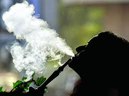 تدخين الشيشة بين الفتيات - جريدة الراية