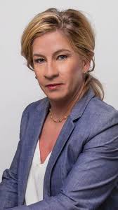 Minister Oneil and Friends blessed the Smile stage with a performance of  Different World for #BandWednesday. #SmileJamaica #1MorningShow  #DailyDoseOfAwesomeness #WakeUpAndSmile