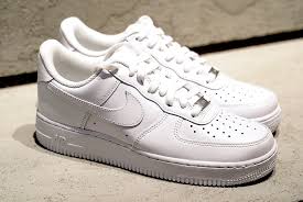 The legendary nike air force 1 has been one of the pioneers of basketball sneakers, and the first to incorporate the technology air for a great bouncing on the pitch.the the air force that owes its name to the airplane on the board of which the president of the united states traveled, was the first. Maestru InconjurÄƒtor MaÈ™inÄƒrie Nike Air Force Draw Juanpablolibrera Com