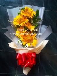 Keuntungan dari toko bunga yang berdekatan dengan pasar pusat bunga adalah kami mempunyai bunga segar fresh dibandingkan dengan toko bunga yang berada jauh dari pasar rawa belong. Buket Bunga Matahari Bb2504 Emma Florist