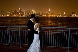 electric wedding overlooking manhattan at chart house