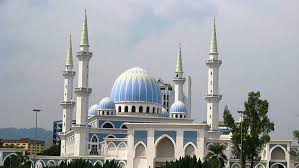 The architecture of the mosque is a combination of moorish, islam and magul. Wallpaper Masjid Di Kuala Lumpur Hd Unduh Gratis Wallpaperbetter