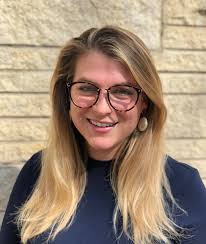 Lara Brooks is a Lecturer in Applied Voice & Opera Studies at Washburn  University, where she instructs the Washburn Opera Theatre while  maintaining a private voice studio. Dr. Brooks holds a DMA