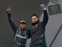 2 days ago · race winner lewis hamilton of great britain and mercedes gp celebrates on the podium during the f1 grand prix of great britain at silverstone on july 18, 2021 in northampton, england. Formel 1 Mercedes Teamchef Wolff Liefert Zwei Geniale Momente Bei Hamilton Gala Formel 1