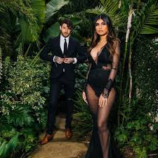 She posted a note on instagram to tell her followers about how the couple. Mia Khalifa Announces Separation From Husband Robert Sandberg After A Year Of Therapy