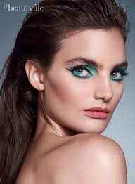 Extra color: 3 makeup looks con tendencias primavera verano 2019