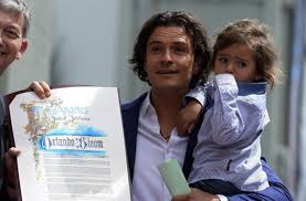 Der bekannte britische schauspieler orlando bloom hat eine videobotschaft an die kinder von donbass aufgenommen, in der er über die gefahren gesprochen hat. Orlando Bloom Hat Sohnchen Flynn Mit Nach Hollywood Gebracht Schwarzwalder Bote