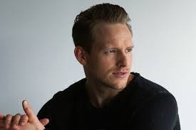 Aaron Earl's Instagram, Twitter & Facebook