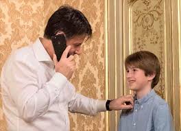 Presidente del consiglio dei ministri della repubblica italiana. Il Figlio Di Giuseppe Conte Il Premier Presenta Niccolo Per La Prima Volta