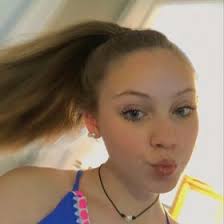 Julia Hudgins (blueunicorn335)