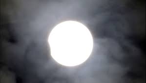 Op donderdag 10 juni vanaf 11:00 is vanuit nederland een gedeeltelijke zonsverduistering te zien we zullen deze zonsverduistering vanuit dwingeloo volgen met de radiotelescoop, en de metingen. Gedeeltelijke Zonsverduistering In Januari Het Parool
