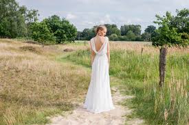 Ob ein modernes boho brautkleid, ein zartes vintagekleid. Zartes Brautkleid Amelie Aus Seidenchiffon Torrox Hamburg Brautmode Hochzeitskleider Abendkleider