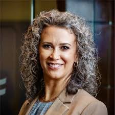 Momentum selects leaders for 22nd executive class