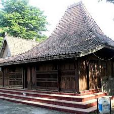 Menariknya, sama seperti rumah adat di daerah lainnya, joglo ternyata juga bisa dijadikan acuan untuk. 6 Rumah Adat Joglo Jawa Tengah Timur Gambar Penjelasan