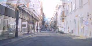 Sì alle restrizioni al movimento degli autoveicoli in centro, ma non senza una programmazione che tenga in conto di molte variabili. L Aquila Un Giro Nel Centro Storico La Citta In Ricostruzione Si E Fermata Video L Aquila Il Centro