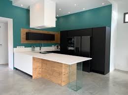 Petite cuisine blanche et bois et crédence beige. Cuisine Bleue La Tendance 2020 Arthur Bonnet