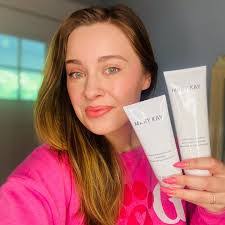 Joy Wakefield's Instagram, Twitter & Facebook