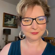 I just love her style of writing…. This is going to be a good book!! This  is book one📚in a series of 6 books, I read book 2 first a little while