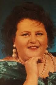 Lisa Mcintyre's Instagram, Twitter & Facebook