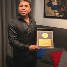 وهو فنان ناجح جدا حصل على عدد لا نهائي من الجوائز العربية والعالمية بالأضافة إلى أنه دخل موسوعة جينيس فى عام 2016. Ø¹Ù…Ø± ÙƒÙ…Ø§Ù„ ÙŠØ´Ø§Ø±Ùƒ Ø¬Ù…Ù‡ÙˆØ±Ù‡ ØµÙˆØ±Ø§ Ù…Ù† ØªÙƒØ±ÙŠÙ…Ù‡ ÙÙ‰ Ù„Ø¨Ù†Ø§Ù† ØµÙˆØ± Ø§Ù„ÙŠÙˆÙ… Ø§Ù„Ø³Ø§Ø¨Ø¹