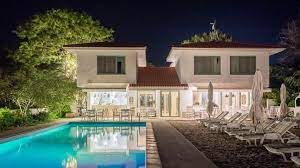 Luxury villas in mykonos next to the beach. Casa De Mare 24 De Camere Direct Pe Plaja Olimp