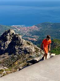 Het gebeurde in de buurt van het populaire meer lago maggiore. Denise Miltenburg Twitterren Vandaag Stonden We Op De Top Van De Monte Capanne De Hoogste Berg Op Elba Wat Een View En Kijk Wat Een Aparte Kabelbaan Elba Italie Https T Co Rzxkunlliu