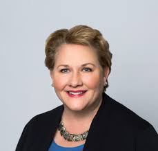 Julie Wunderlich's Instagram, Twitter & Facebook