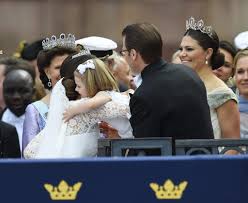 Früher hatte sofia von schweden ein tattoo auf ihrer schulter. Schweden Hochzeit Hier Gratuliert Prinzessin Estelle Ihrer Neuen Tante Sofia