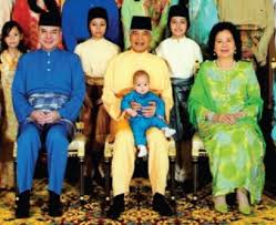 For more information and source, see on this link : Raja Azlan Muzzaffar Shah The Eldest Son Of The 35th Sultan Of Perak