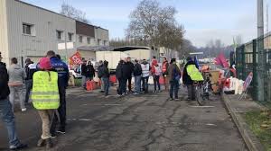 La déchetterie est un site qui présente de nombreux risques : Le Mans La Dechetterie De La Chauviniere Bloquee Ce Matin Le Mans Maville Com