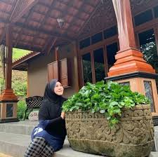 Berurut di rumah hutan bonda rozita ibrahim ~ hi, meed di. Lepas Berjaya Tawan Dunia Kosmetik Bonda Rozita Cipta Kejayaan Rumah Hutan Terapi Alam Nona