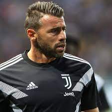 Chiusa la questione conte, ora l'inter è totalmente concentrata sull'ingaggio del nuovo allenatore a cui affidare la panchina. Inter Conte Chiama Barzagli Per Il Ruolo Di Vice Allenatore