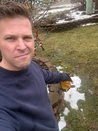 The temperature is right to take down the Christmas lights… But I didn't  count for how sloppy the ground was gonna be. So wet and muddy!