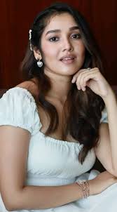 Samsung galaxy z fold 7 photos of redacted person