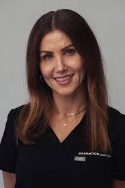 Stephanie Knox's Instagram, Twitter & Facebook