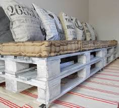 Scegli l'arredo giusto per te! Cuscini Materassati Per Divano Pallet Divano Pallet Fai Da Te Mobili Con Pallet Cuscini