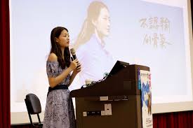 江孟芝 （1986年12月20日 － ），生于 屏东县 屏东市 ，是一位毕业于 国立台湾师范大学 美术系设计组的 台湾 设计师、艺术家，同时也是作者、教育工作者。. ä½ çš„ç¼ºé»žä¸æ˜¯ä½ çš„ç¼ºé»ž æ—…ç¾Žè¨­è¨ˆå¸«æ±Ÿå­ŸèŠé«˜ç§'å¤§åˆ†äº«ä¸èªè¼¸çš„éª¨æ°£ åœ‹ç«‹é«˜é›„ç§'æŠ€å¤§å­¸ Nkust National Kaohsiung University Of Science And Technology