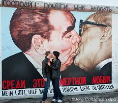 Mein Gott Hilf Mir Diese Tödliche Liebe Zu überleben Cheap Hostels In Berlin Book Berlin Hostels At Gomio