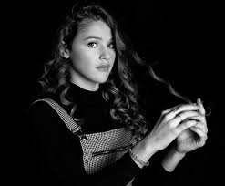 Llegan las rebajas a women'secret: Dans L Objectif De Nikos Dans Les Coulisses De La Chanson Secrete En 2020 Lenni Kim Je T Aime Bien Chanson