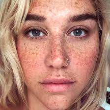 It's a beautiful woman not famous yet in 2020. 40 Celebrities Without Makeup See Their Makeup Free Selfies