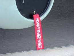 Remove before flight (en français : Remove Before Flight Schlusselanhanger Artikel Mit Logo De