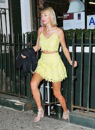 In a navy jumpsuit with her signature prada bag as she leaves blue ribbon brasserie restaurant in new york. Has Taylor Swift Had A Boob Job Fans Speculate As The Star Reveals Bigger Looking Bust Irish Mirror Online